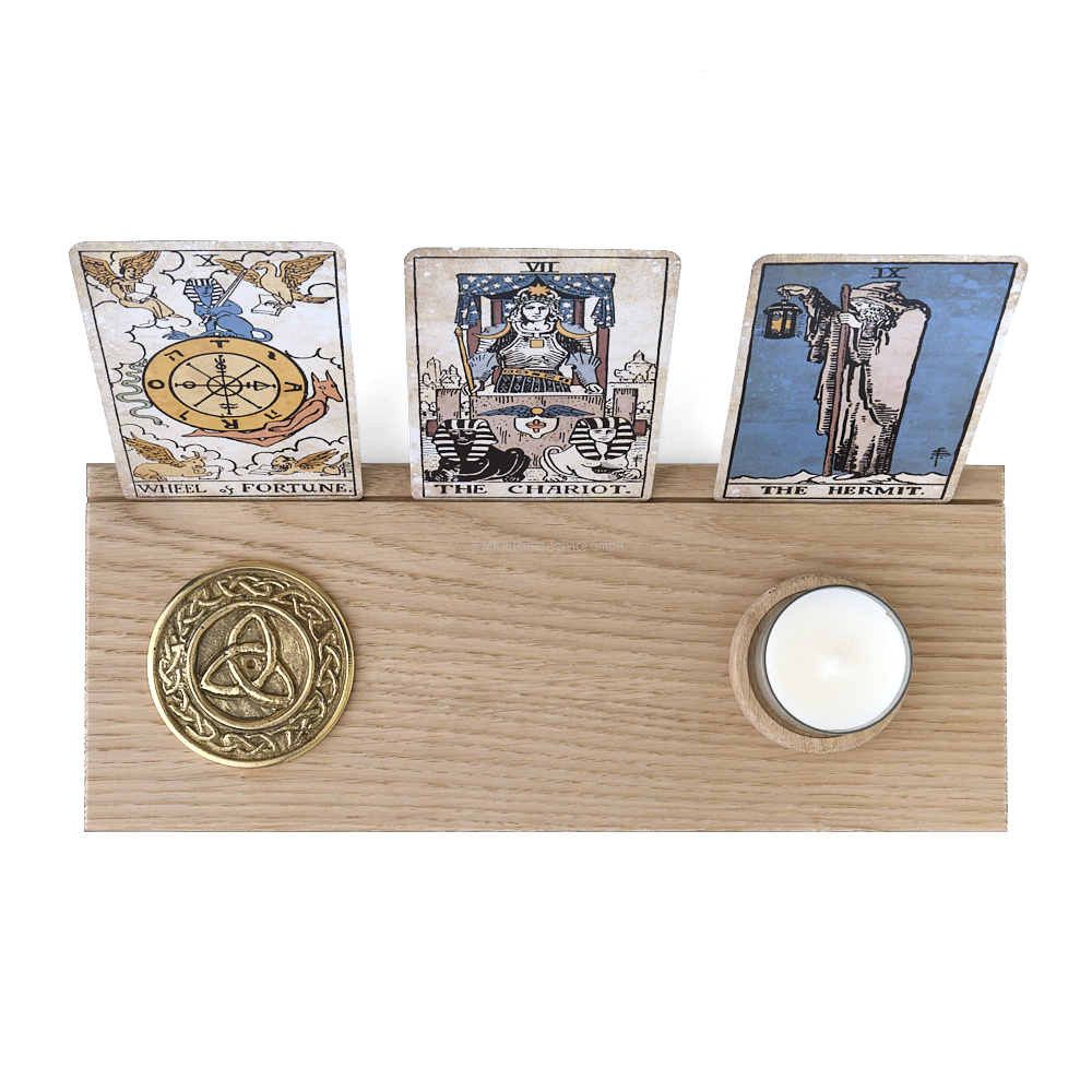 Tarotkartenhalter aus Eiche mit Symbolmünze Dreifachknoten und Teelichthalter (L)