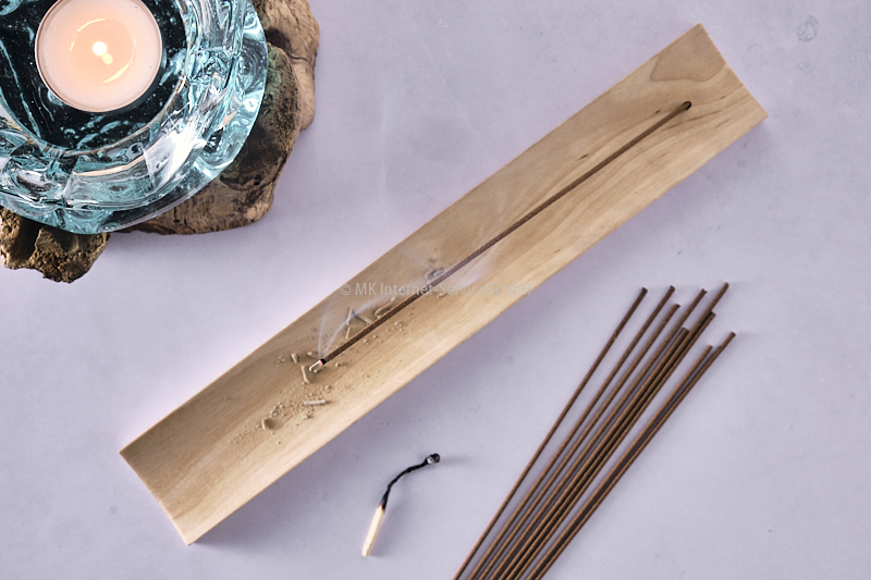 Räucherstäbchenhalter aus Edelholz mit Hohlkehle
