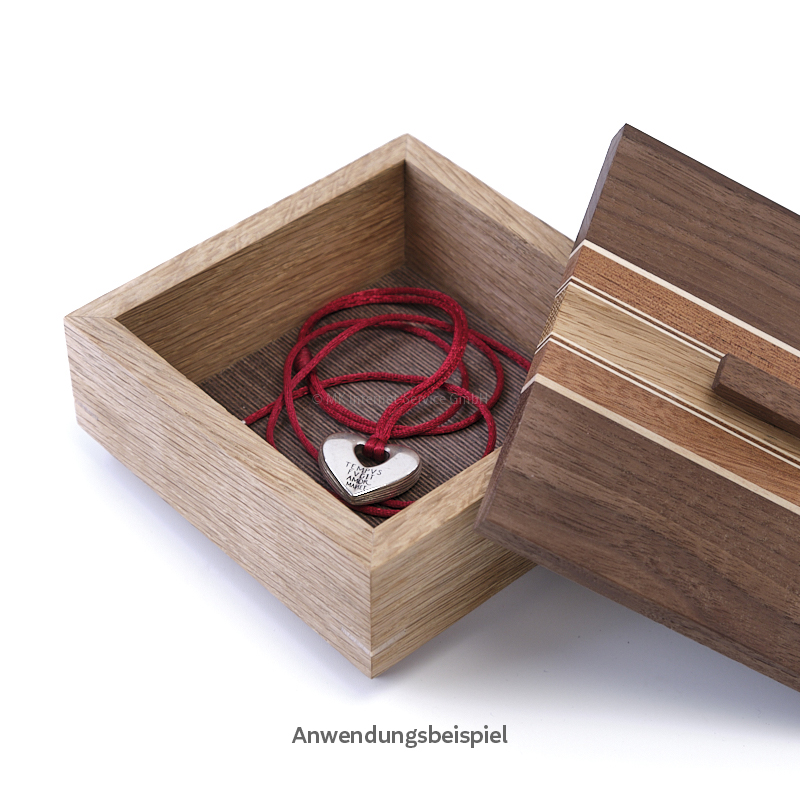 Holzbox mit Sockel und Yosegi-Deckel