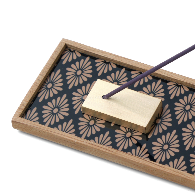 Räucherstäbchenhalter mit japanischem Muster "Kiku-bishi" und Messinghalter