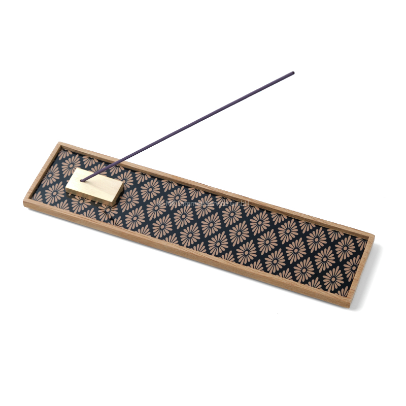 Räucherstäbchenhalter mit japanischem Muster "Kiku-bishi" und Messinghalter