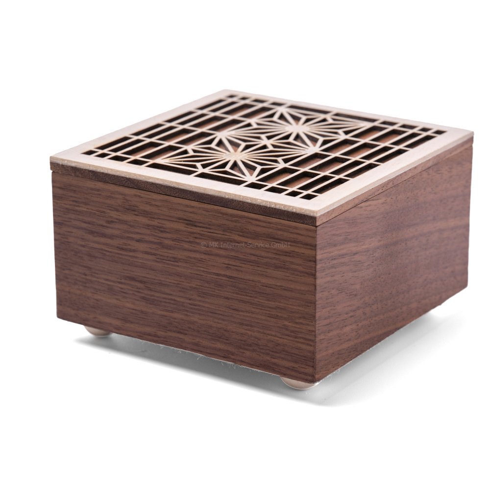 Kumiko-Box mit Asanoha-Muster aus Walnussholz