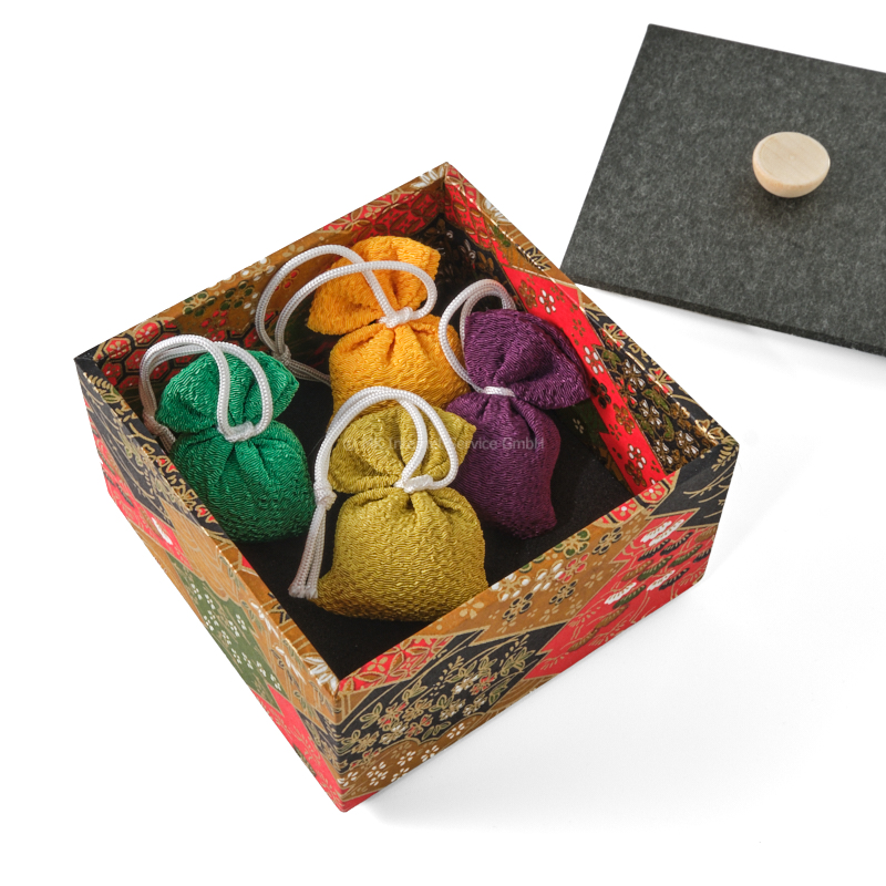 Chiyogami-Box "Japanische Landschaft auf rot"  - Aufbewahrungsbox, Schmuckbox, Geschenkbox