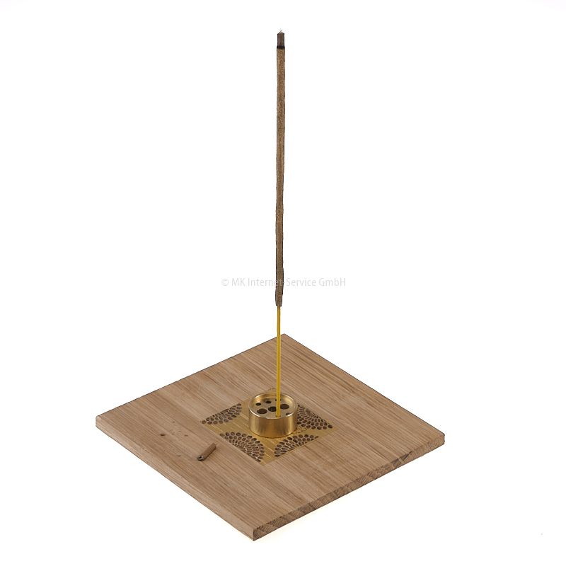Quadratischer Halter für Räucherstäbchen und Räucherkegel "KIKU" aus Eichenholz mit Messinghalter