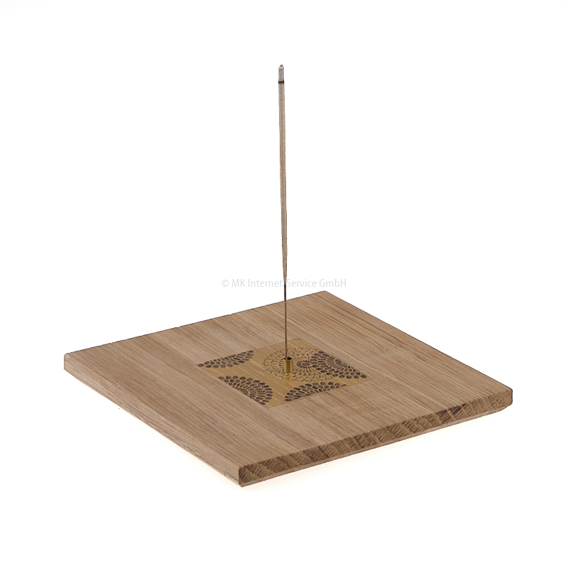 Quadratischer Halter für Räucherstäbchen und Räucherkegel "KIKU" aus Eichenholz mit Messinghalter