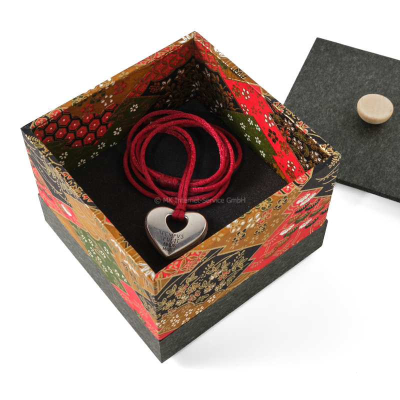 Chiyogami-Box "Japanische Landschaft auf rot"  - Aufbewahrungsbox, Schmuckbox, Geschenkbox