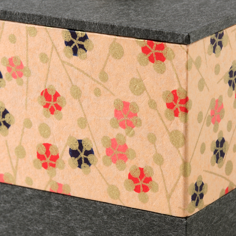 Chiyogami-Box "Pflaumenblüten auf Apricot"  - Aufbewahrungsbox, Schmuckbox, Geschenkbox