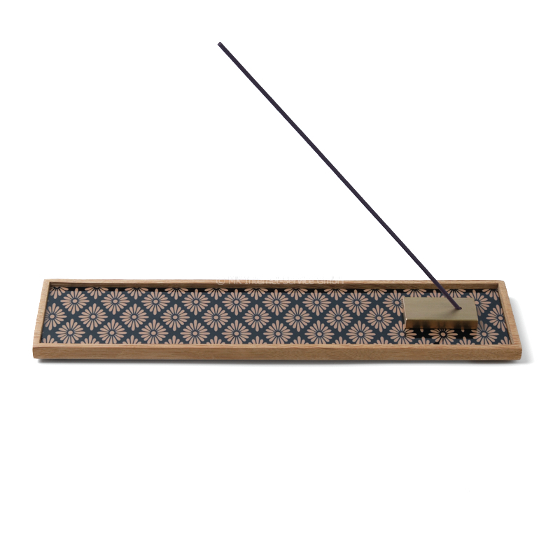 Räucherstäbchenhalter mit japanischem Muster "Kiku-bishi" und Messinghalter