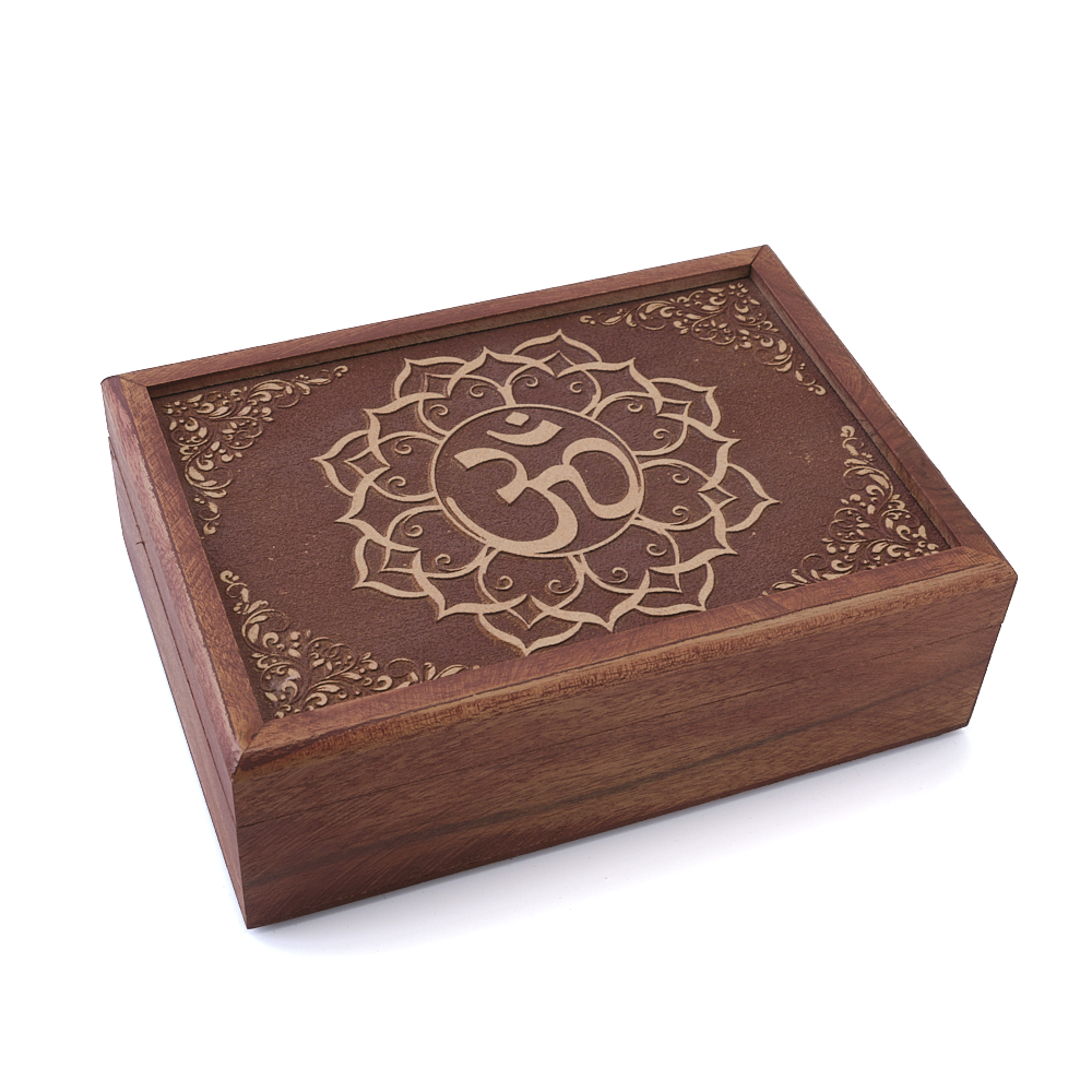Tarotbox mit graviertem OM-Symbol