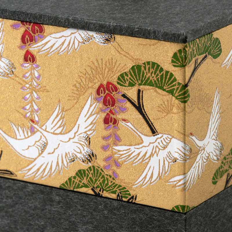 "Kraniche, japanische Kiefer und Blauregen" - Aufbewahrungsbox, Schmuckbox, Geschenkbox