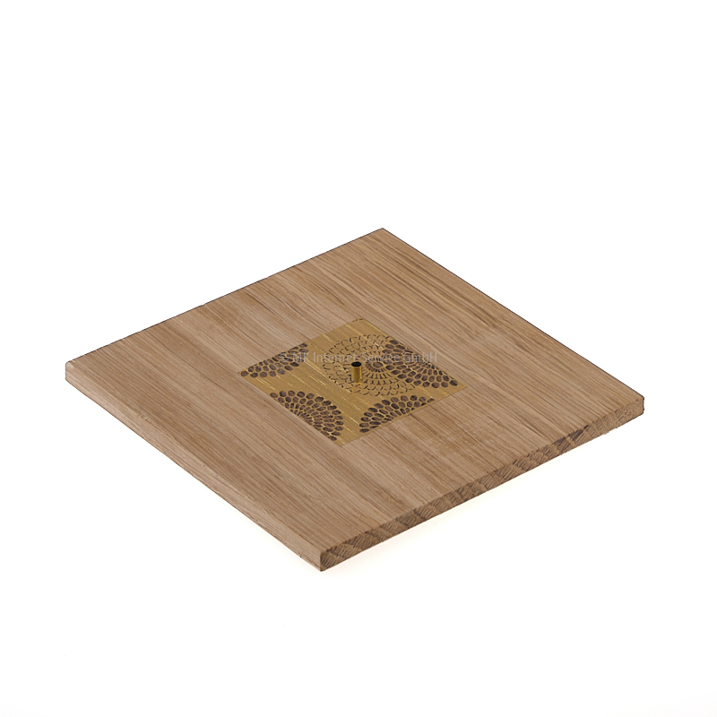 Quadratischer Halter für Räucherstäbchen und Räucherkegel "KIKU" aus Eichenholz mit Messinghalter