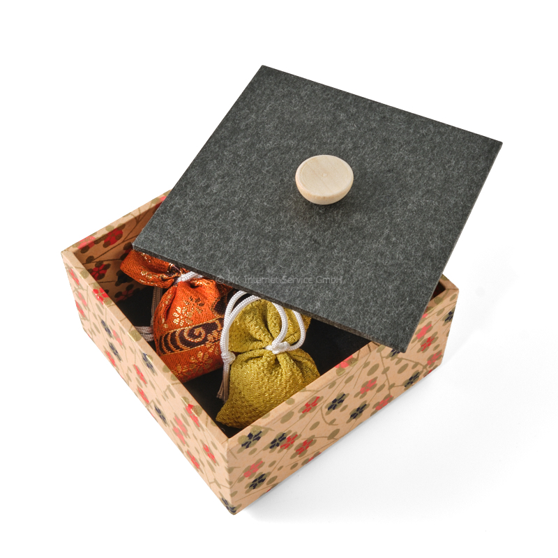 Chiyogami-Box "Pflaumenblüten auf Apricot"  - Aufbewahrungsbox, Schmuckbox, Geschenkbox