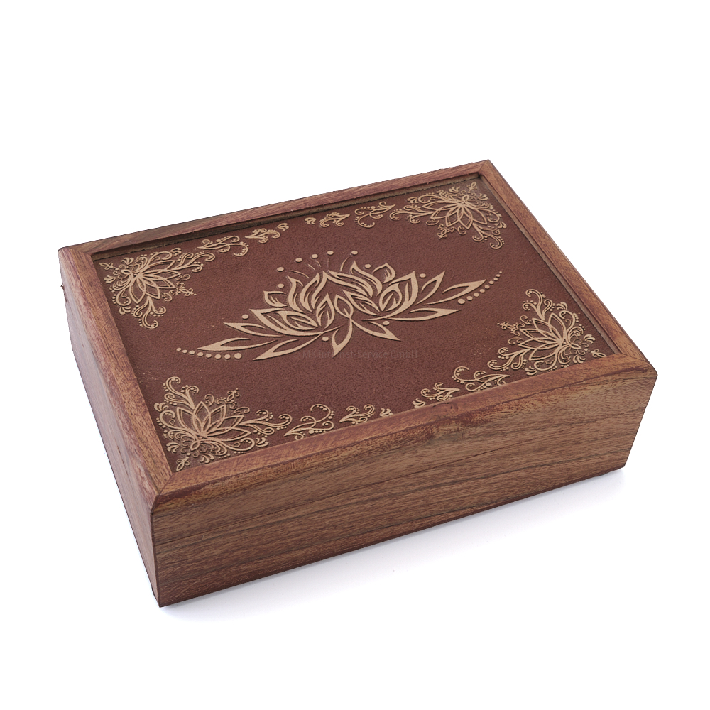 Tarotbox mit graviertem Lotus