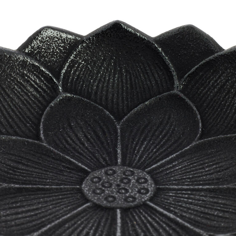 Japanischer Räucherstäbchenhalter Iwachu "Lotusblume" aus Gusseisen, schwarz